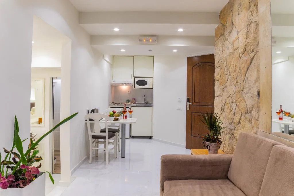 APARTMENT CAPACITY 3 Room, Camelot Royal Beds by Estia, Crete