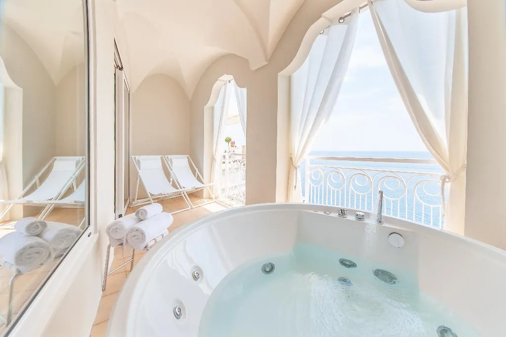JUNIOR SUITE WITH JACUZZI WITH VIEWS Room, Hotel Club Due Torri, Naples