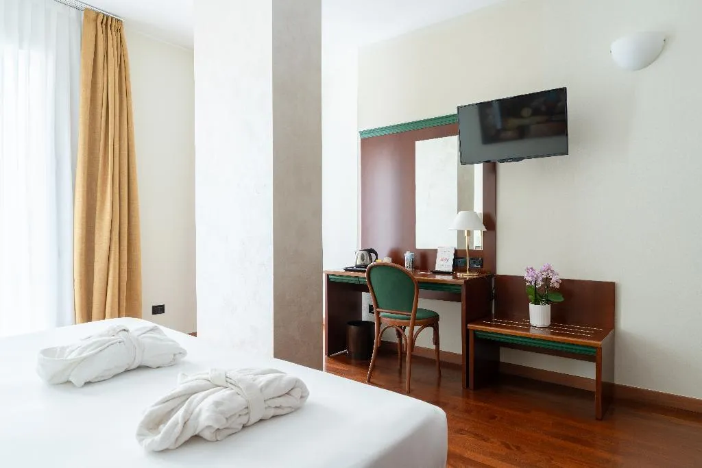 DOUBLE STANDARD Room, Hotel Raffaello, Milan
