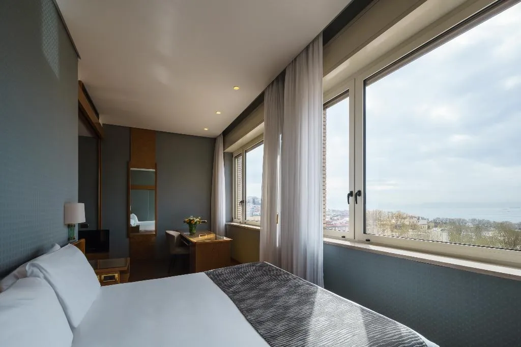 JUNIOR SUITE CAPACITY 1 Room, Exe Majestic, Naples