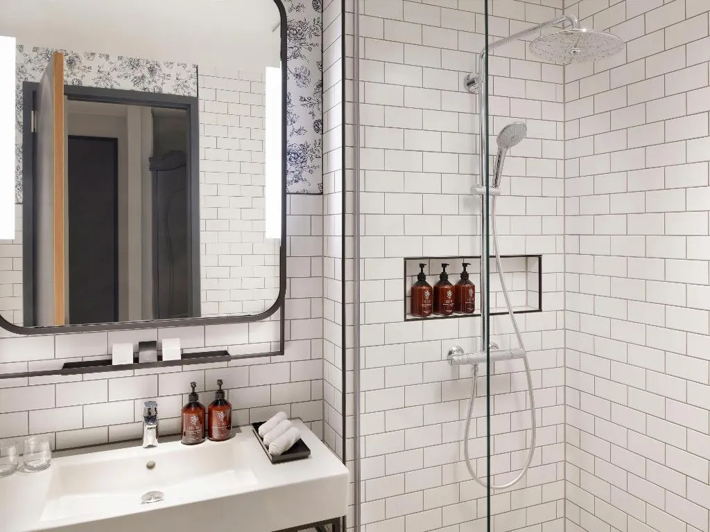 Room, Movenpick Hotel The Hague, Amsterdam
