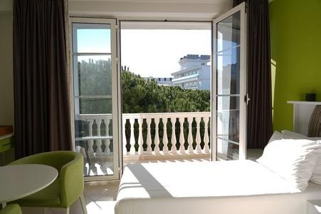 Monaco Hotel, Kavaje