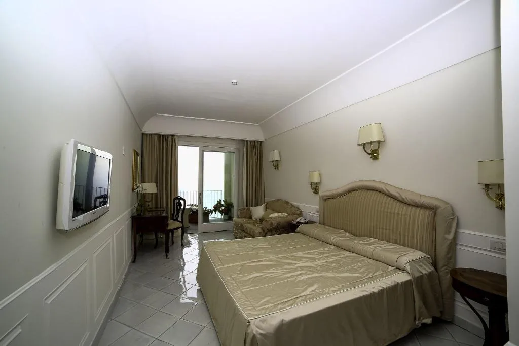 DOUBLE DELUXE QUEEN BED Room, Hotel Villa Fraulo, Naples