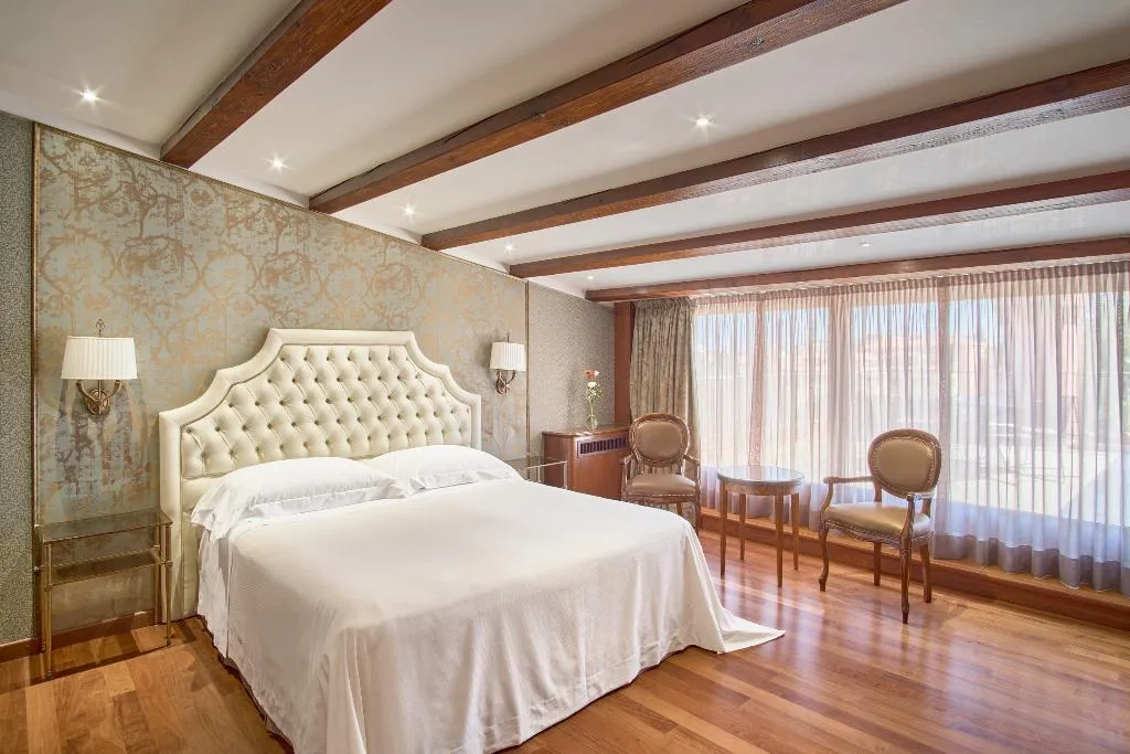 Room, Santa Chiara, Venice
