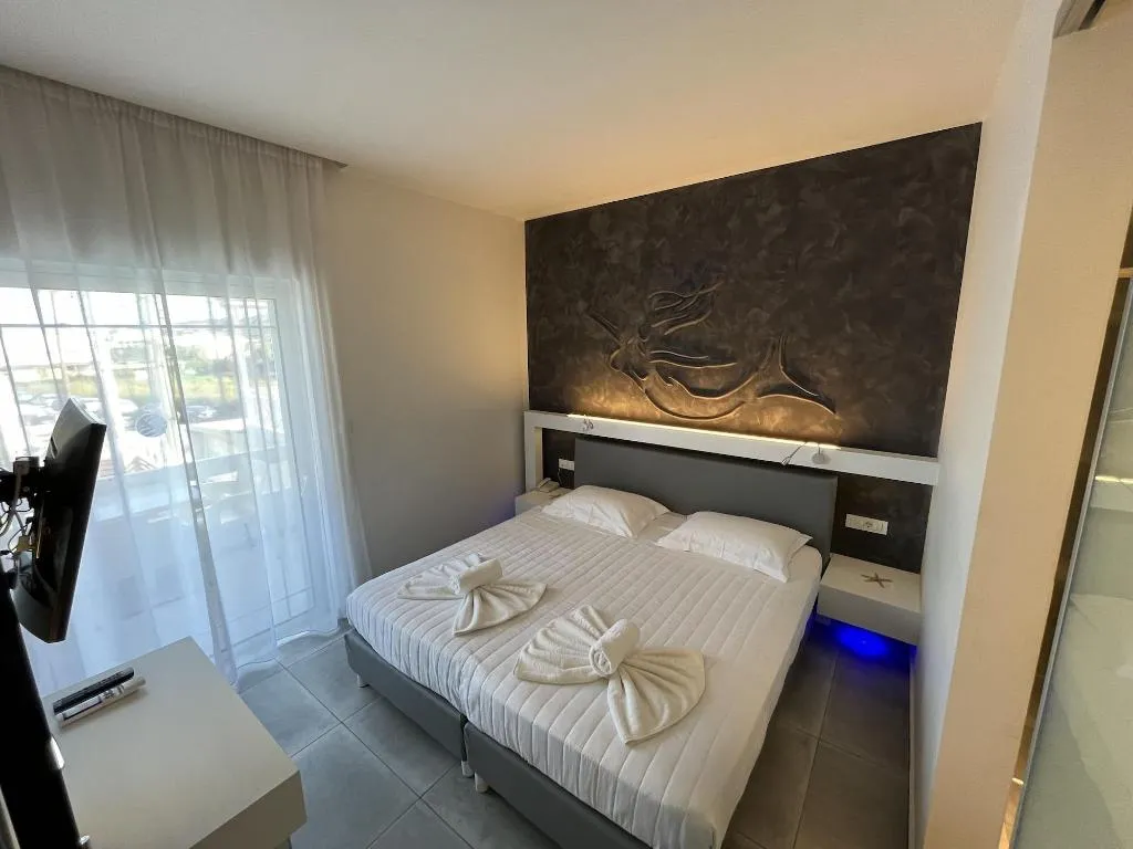 Room, Niriides Hotel, Crete