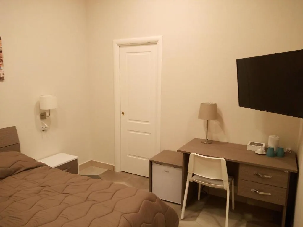 Room, B&B La Dimora del Conte, Naples