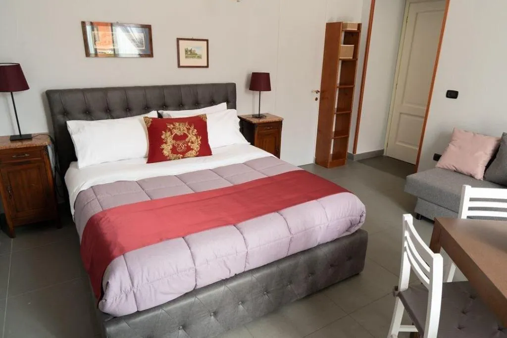 Room, Moon Luxury Rooms & Apartments, Naples