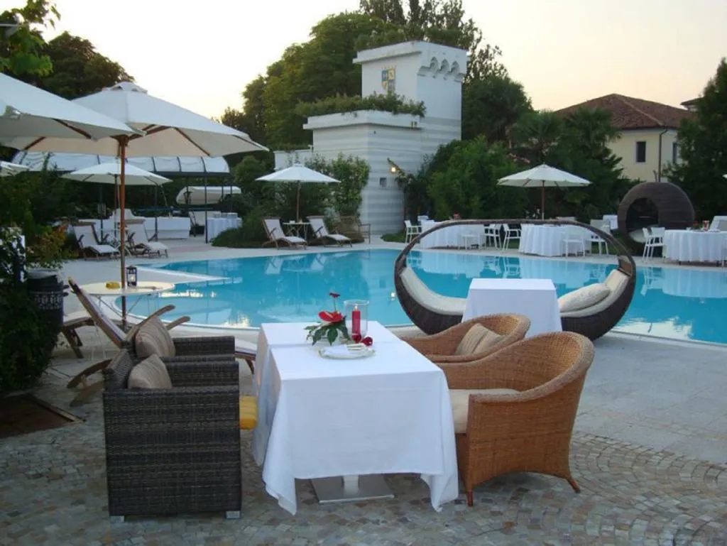Pool, Villa Foscarini Cornaro, Venice