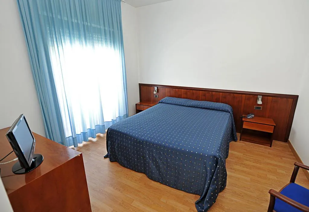 Room, Pace, Naples