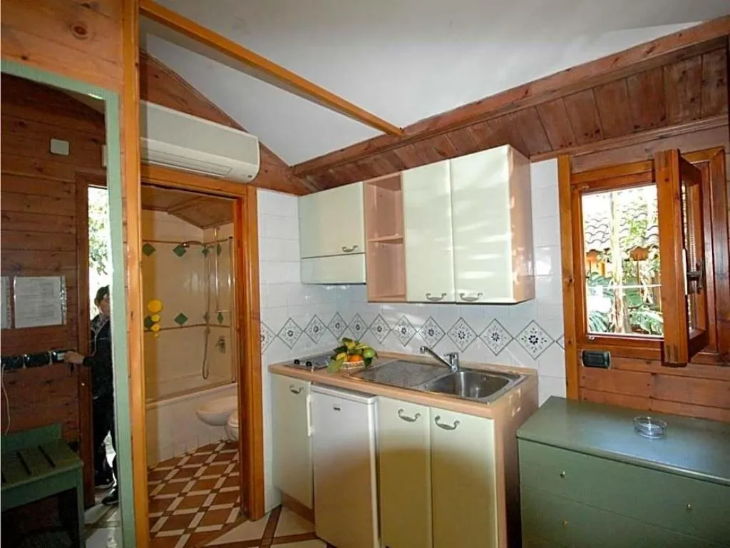 Room, Residence Villaggio Verde, Naples