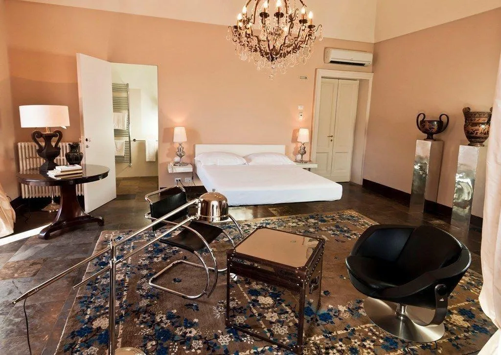 Room, Asmundo Di Gisira, Catania