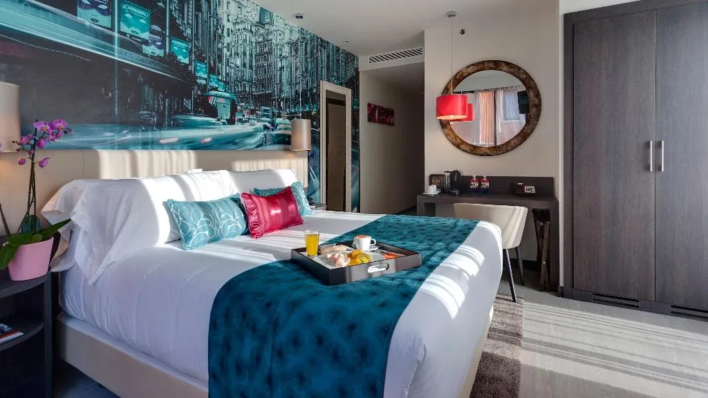 DOUBLE PREMIUM QUEEN BED Room, Hotel Indigo Madrid - Gran Via, Madrid