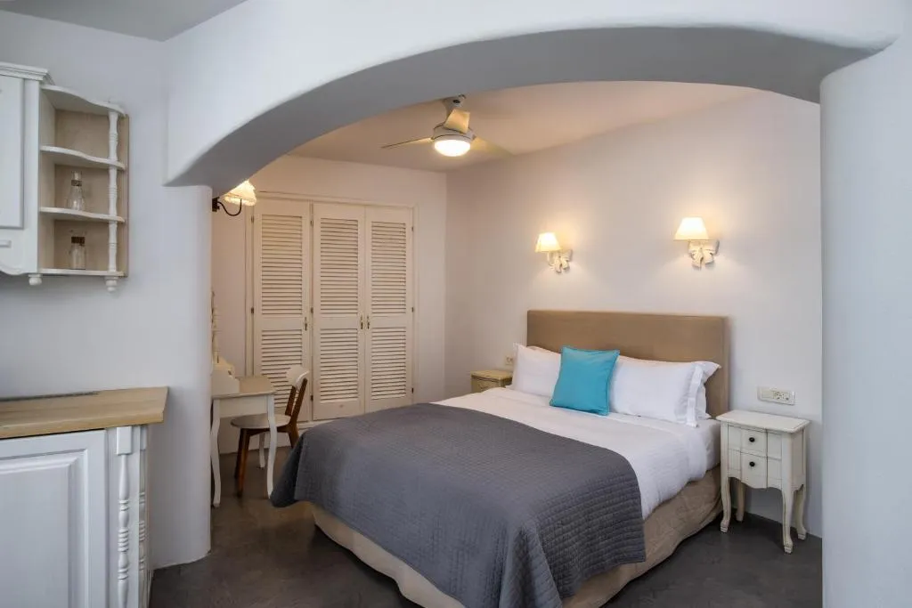 SUITE WITH JACUZZI Room, Anema Boutique Hotel &Villas Santorini, Santorini