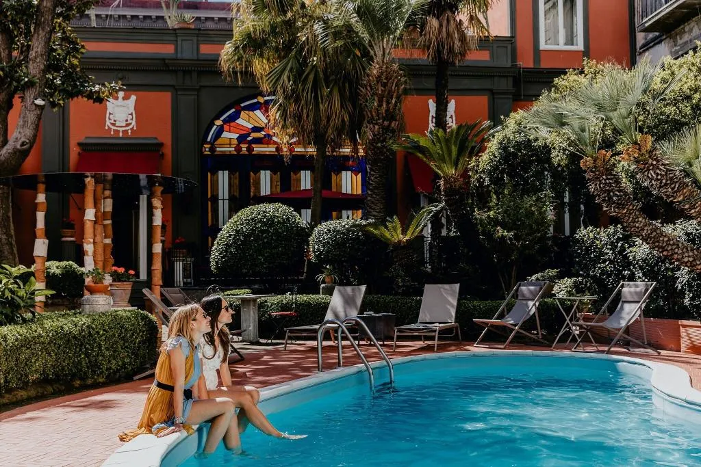 Pool, Costantinopoli 104, Naples