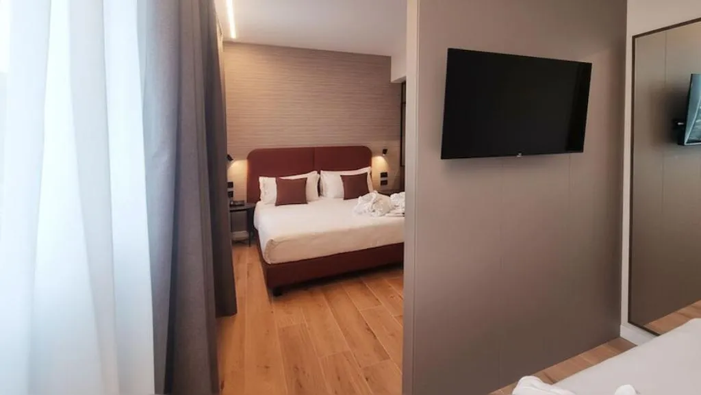 QUADRUPLE DELUXE Room, iH Hotels Milano St. John, Milan