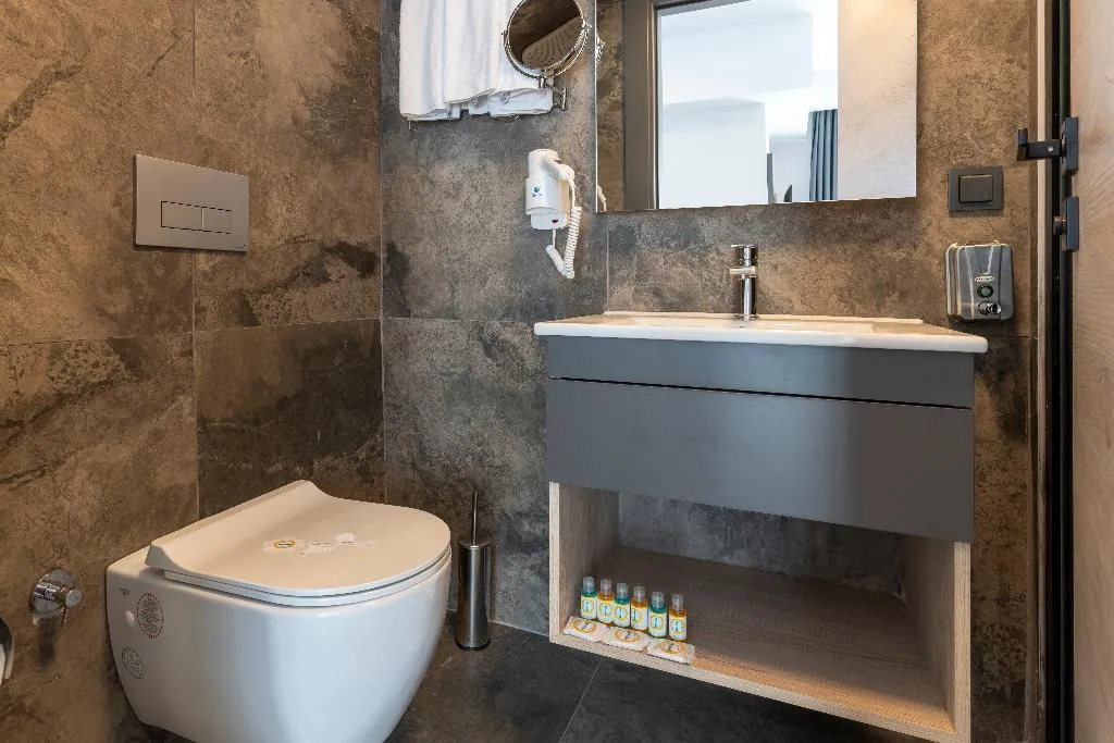 TRIPLE THREE BEDROOMS ONE BATHROOM Room, Irenic Hotel, Antalya