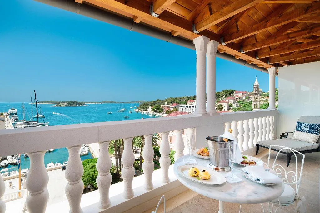 SUITE WITH BALCONY Room, Palace Elisabeth Hvar Hotel, Split