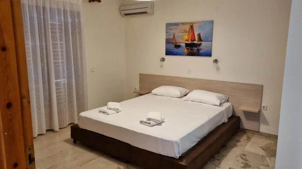 QUADRUPLE DELUXE ONE BEDROOM Room, Tolo Blue Bay, Athens