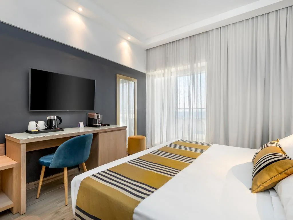 JUNIOR SUITE WITH PRIVATE POOL Room, Mercure Rhodes Alexia Hotel & Spa, Rhodes