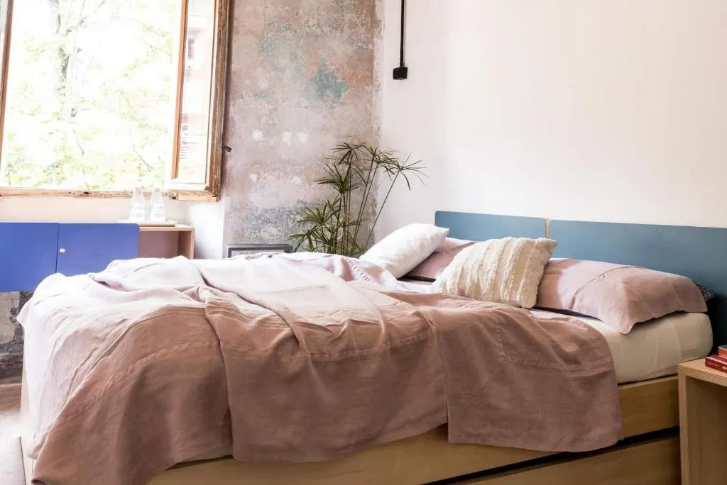 Room, Un Posto A Milano, Milan