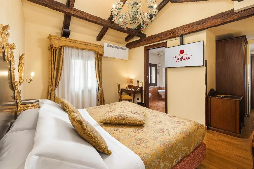 DOUBLE DELUXE CANAL VIEW Room, Ca Alvise, Venice