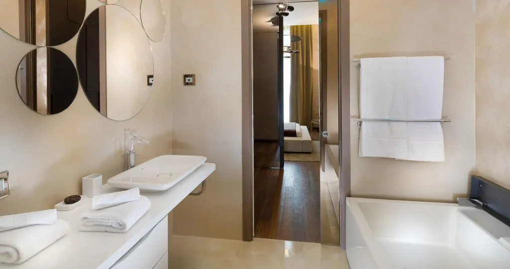 SUITE STANDARD Room, The Glamore Milano Duomo, Milan