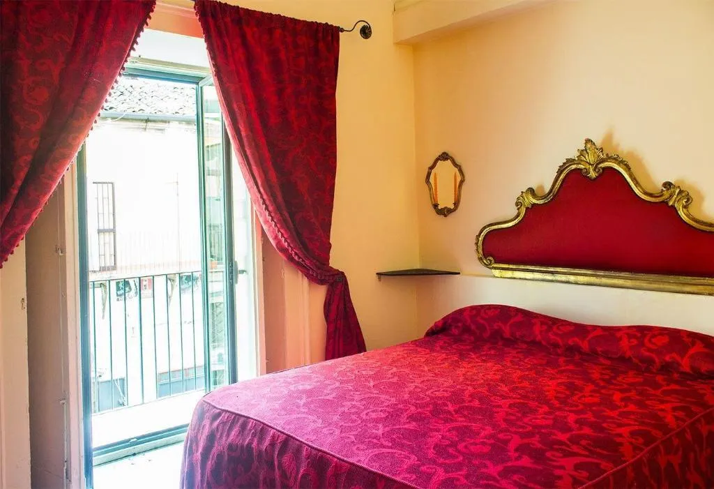 Room, Principe Di Francalanza, Catania