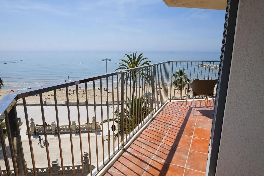 Room, Subur, Costa Brava