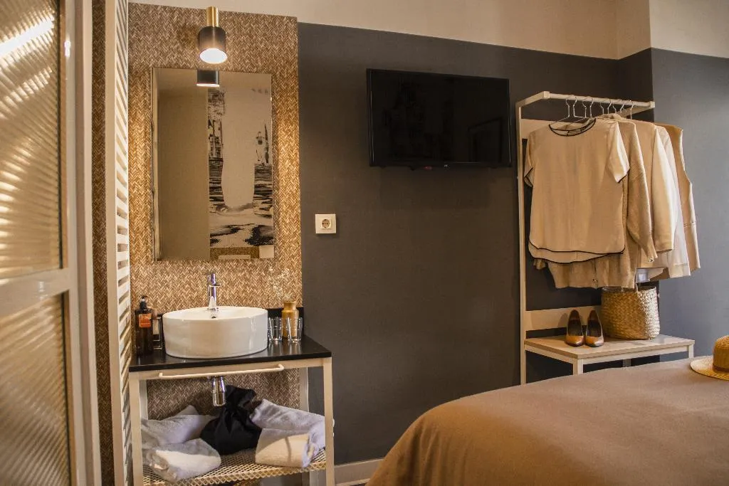 DOUBLE SUPERIOR WITH BALCONY Room, Room Select Tetuán, Seville