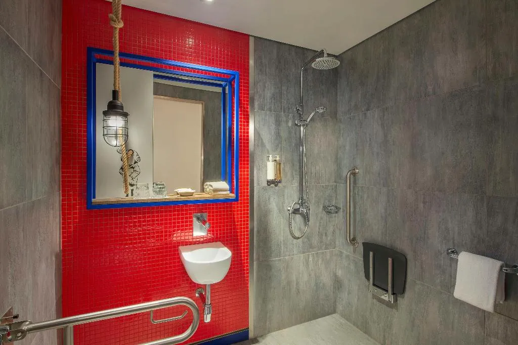 Room QUEEN SIZE BED Room, Hampton by Hilton Dubai Al Seef, Dubai