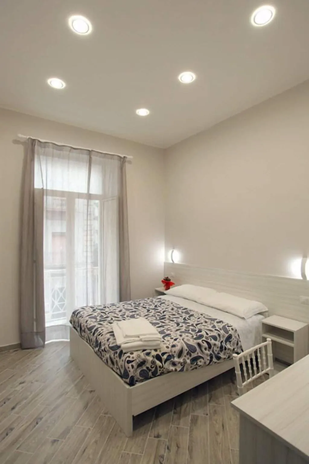 Room, B B Alla Ferrovia, Naples