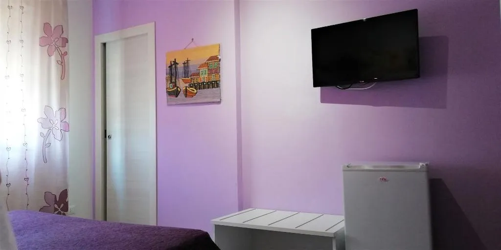 Room, La Roccia Bianca B&B, Catania