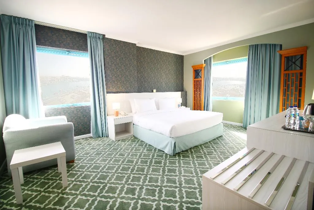 Double or Twin GRAND WITH VIEWS Room, The George Hotel by Saffron Dubai Creek, Dubai