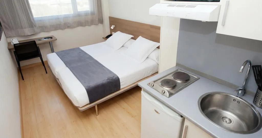 STUDIO CAPACITY 1 Room, Vertice Roomspace Madrid, Madrid