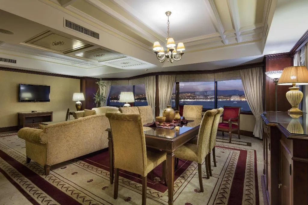 SUITE STANDARD Room, Hilton Izmir, Izmir