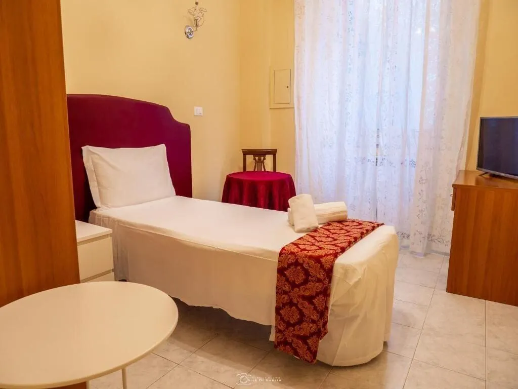 Room, Miss Suite, Naples