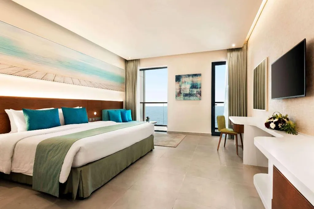 SUITE SEA VIEW KING BED Room, Wyndham Garden Ajman Corniche, Dubai