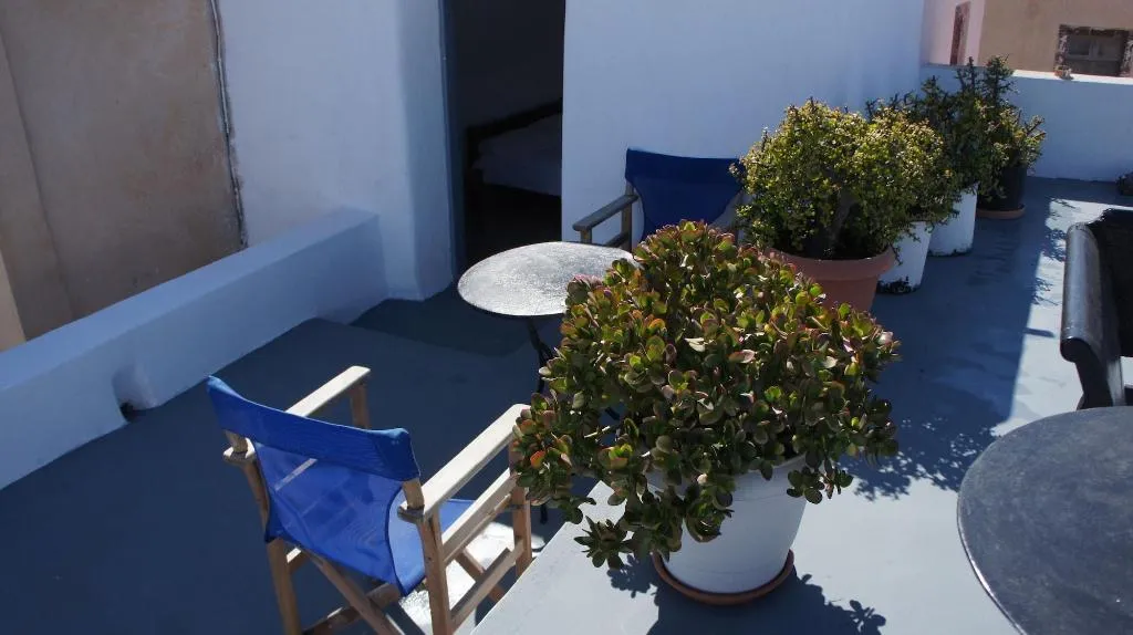 Room, Marcos Rooms, Santorini