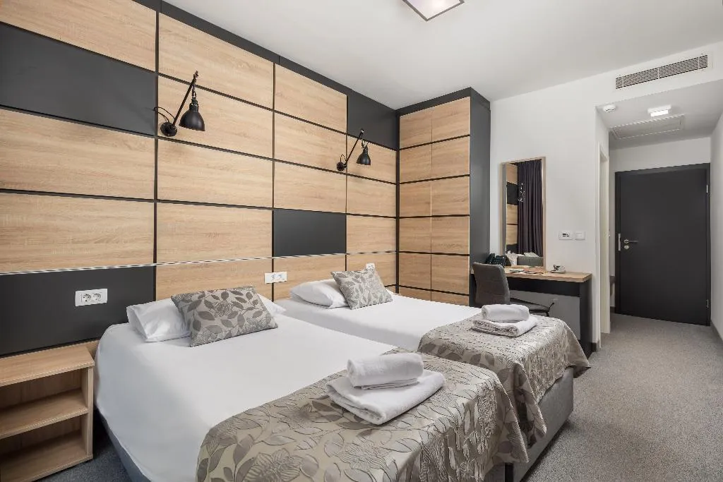 Double or Twin STANDARD Room, Imperial Hotel, Split