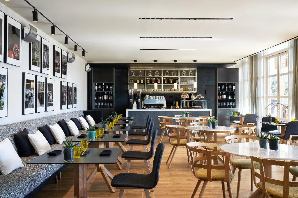 Bar, Hotel Arts, Barcelona