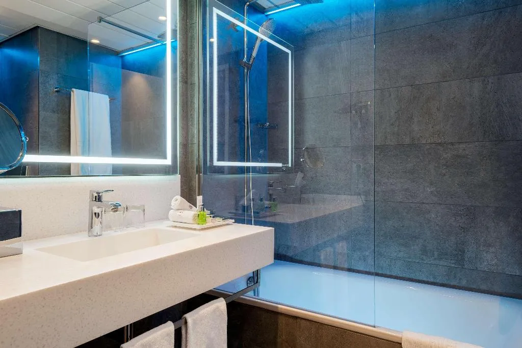 DOUBLE PREMIUM Room, NH Collection Berlin Mitte am Checkpoint Charlie, Berlin