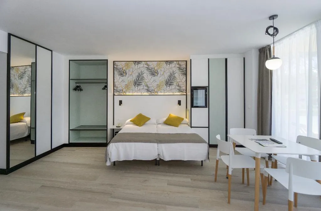FAMILY ROOM SUPERIOR Room, Medplaya Calypso, Costa Dorada