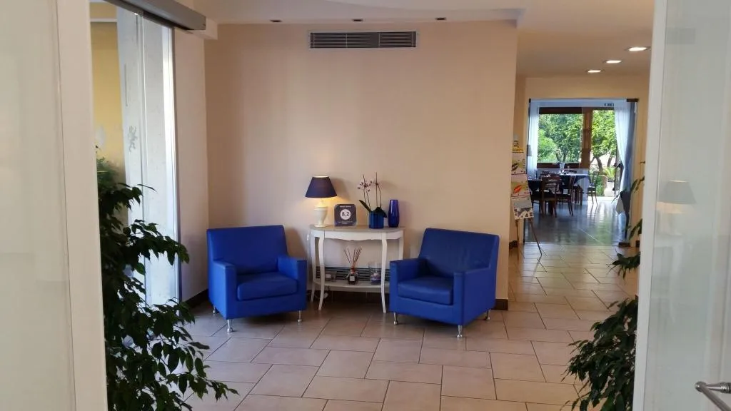 Lobby, Leone, Naples