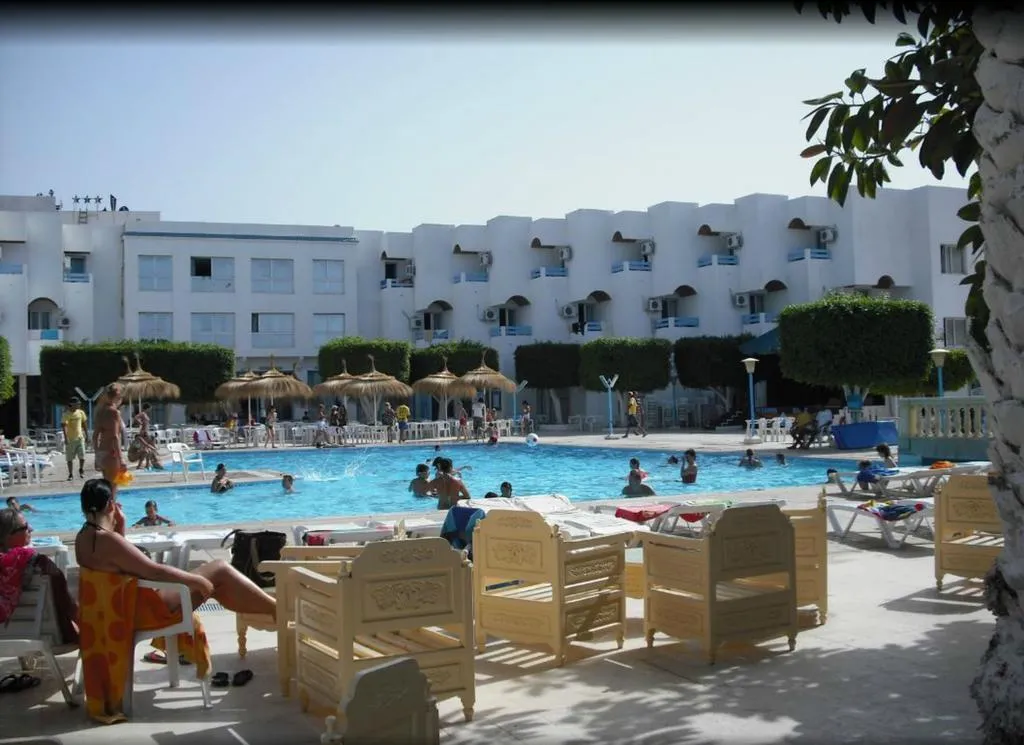 Pool, Les Pyramides, Tunisia