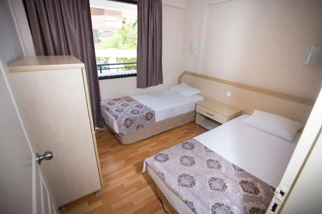 QUADRUPLE TWO BEDROOMS ONE BATHROOM Room, Tuntas Suites Altinkum, Bodrum