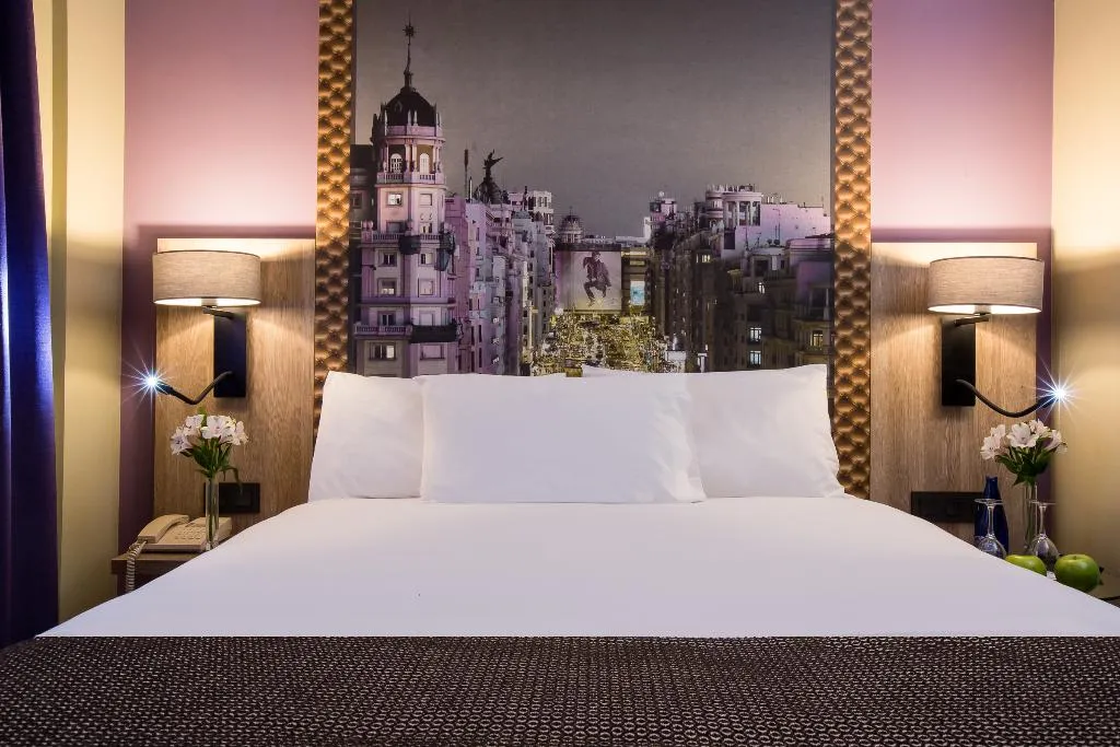 SINGLE DELUXE Room, Leonardo Hotel Madrid City Center, Madrid
