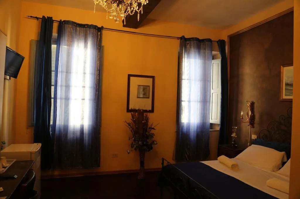 Room, Riverbanks, Florence