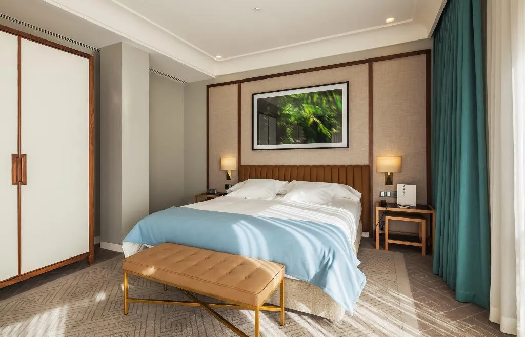 JUNIOR SUITE CAPACITY 4 Room, Vincci Porto, Porto