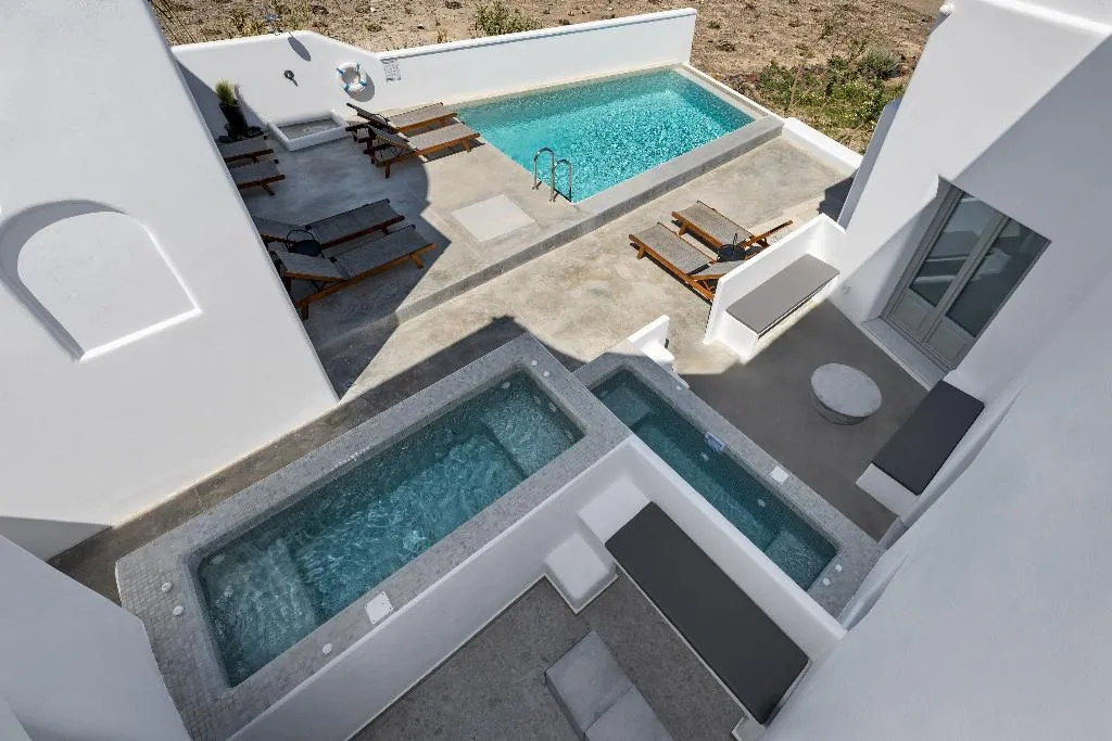SUITE DELUXE SEA VIEW WITH BALCONY Room, Seven Suites, Santorini