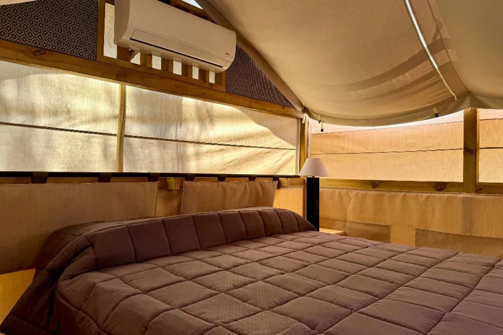 LODGE ONE BED Room, Hostel & Glamping Santa Fortunata, Naples